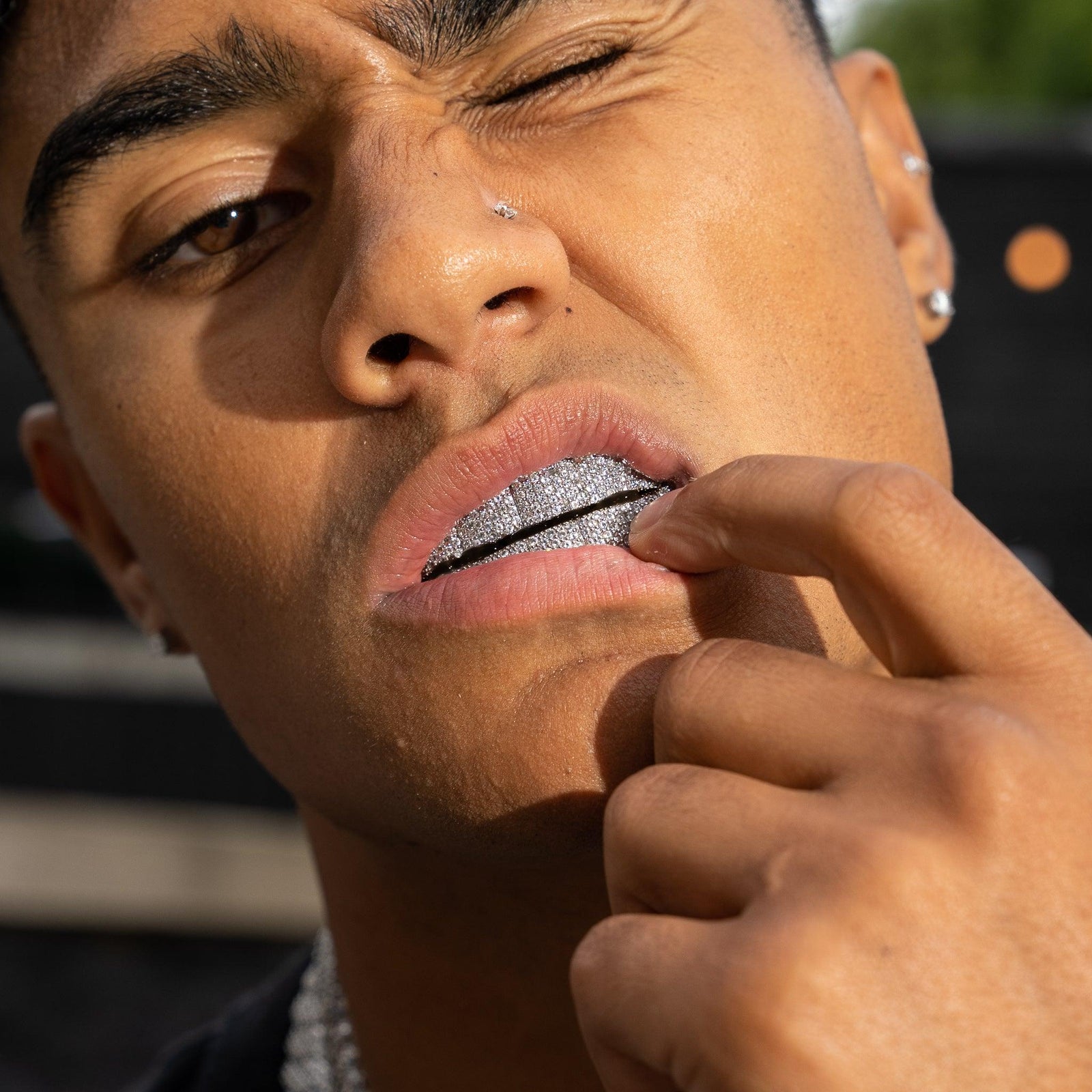 6 Tooth Standard Iced Grillz - White Gold – Adamans