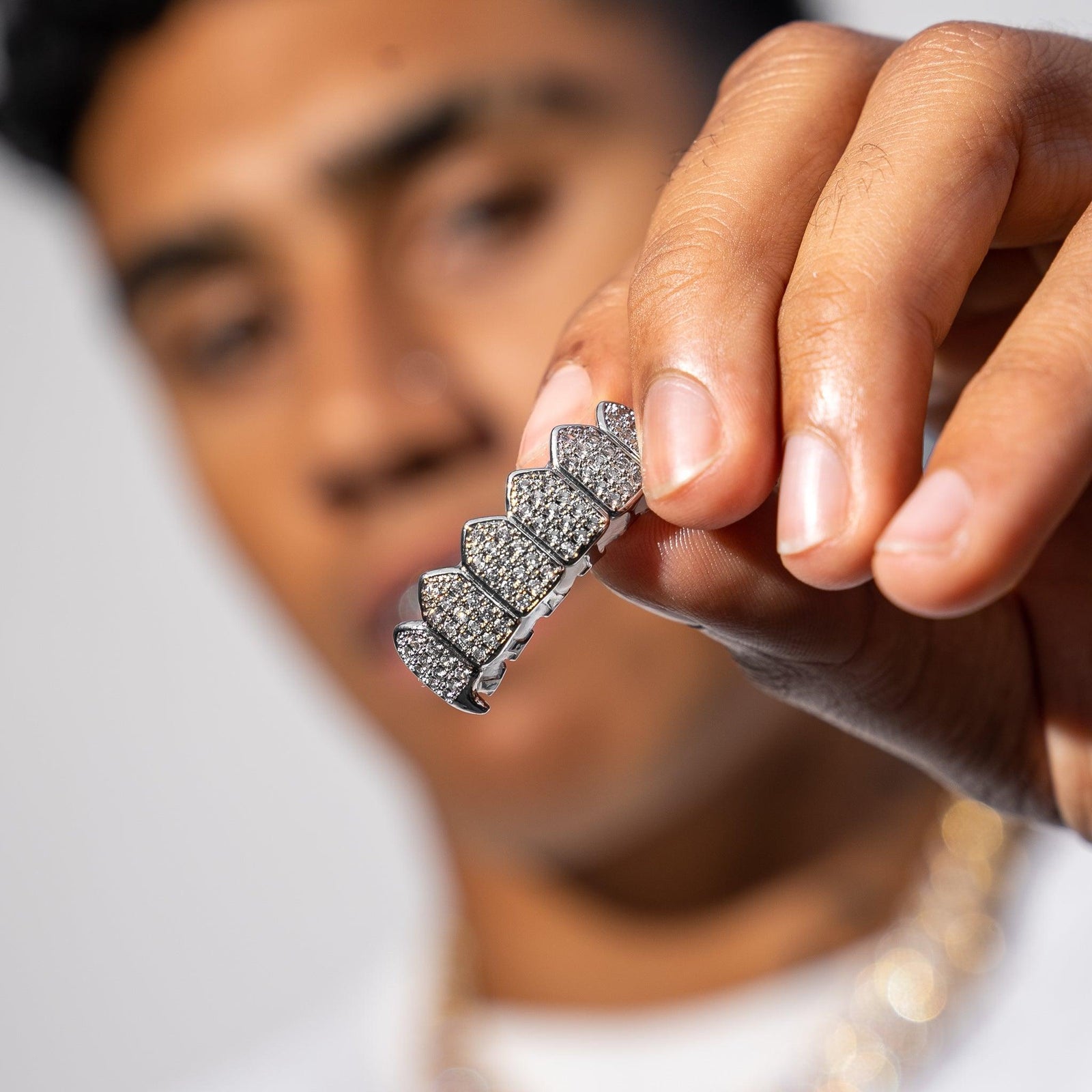 6 Tooth Thang Iced Grillz - White Gold – Adamans