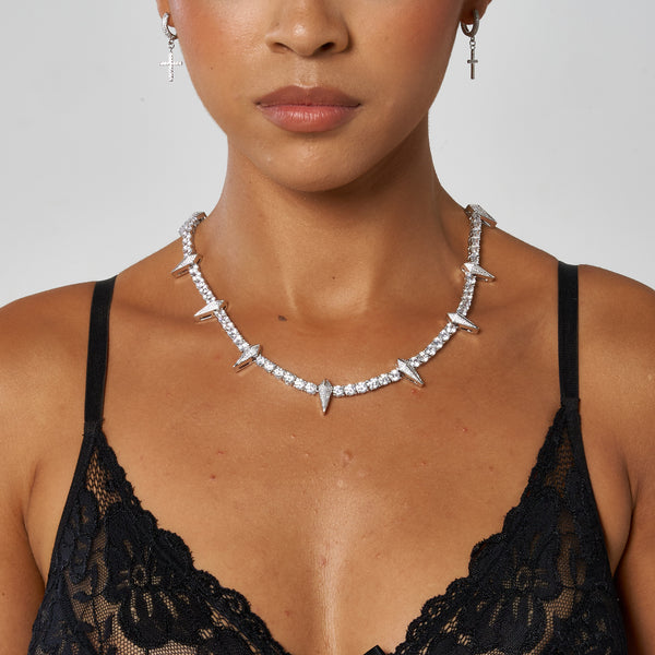 5mm PAVE SPIKE TENNIS CHAIN in white gold with prong-lifted stones, worn by a model.